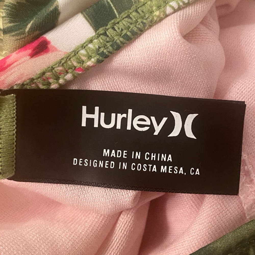 Hurley‎ - Picture 3 of 8